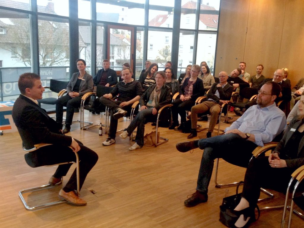 Christian Morgenweck begeisterte in der VR-Bank-NordRhön mit seinem Vortrag zur Körpersprache. Foto: privat